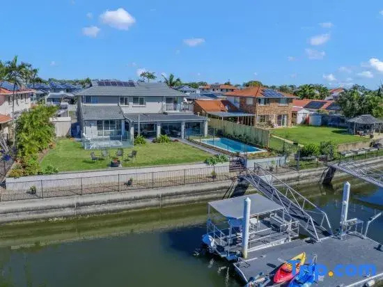 Seanna Blue: Relax & Indulge on the Canal