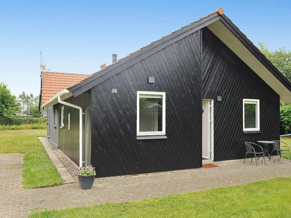 6 Person Holiday Home in Oksbol