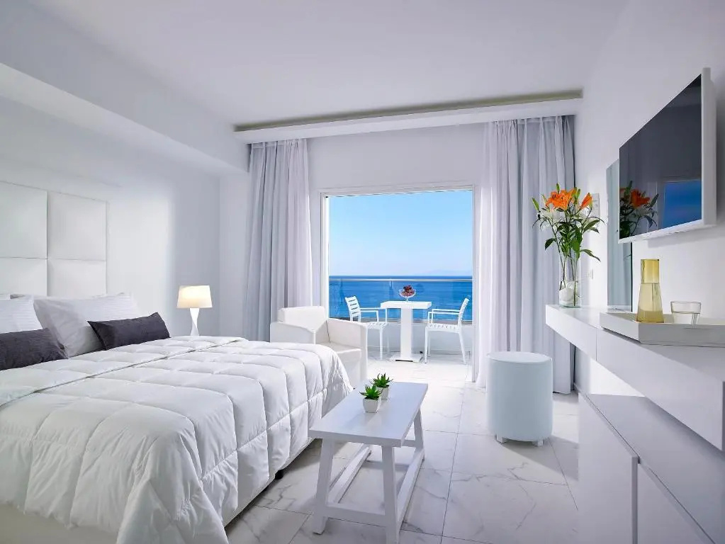 Double room with sea view (full double bed)