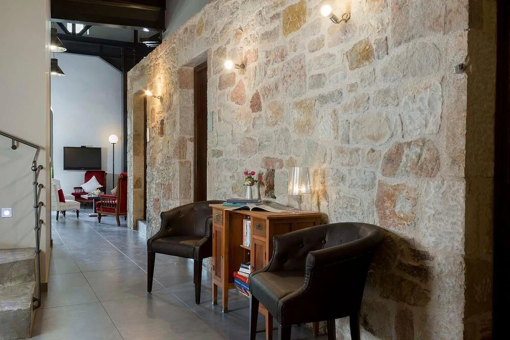 Lobby & Reception