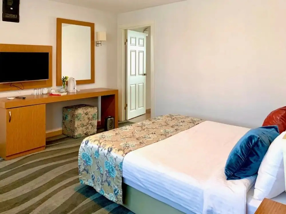 Deluxe Double room (full double bed)