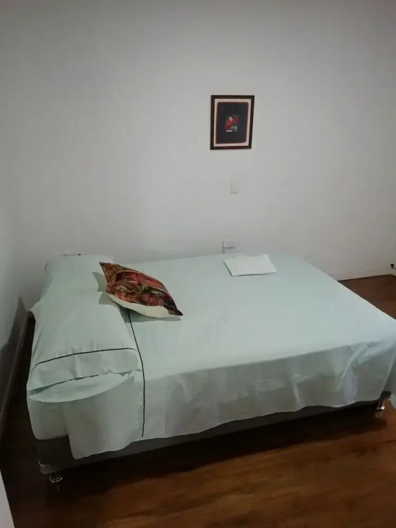 Коттедж в Bed & Breakfast Local Home