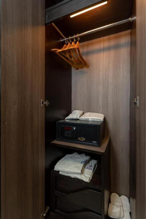 Двухместный номер Deluxe двуспальная кровать в The BluEco Hotel