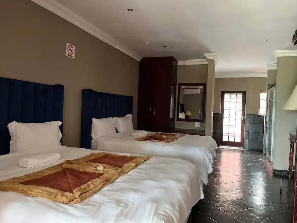 1 Bedroom Standard Double room with courtyard view (full double bed)