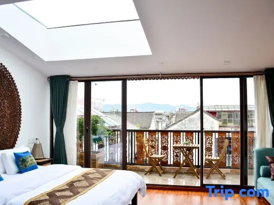 Standard Double room with balcony (full double bed)