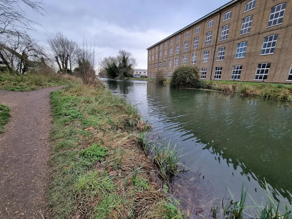 360 Serviced Accommodations - Canal Side Retreat - 2 Bedroom Apartment