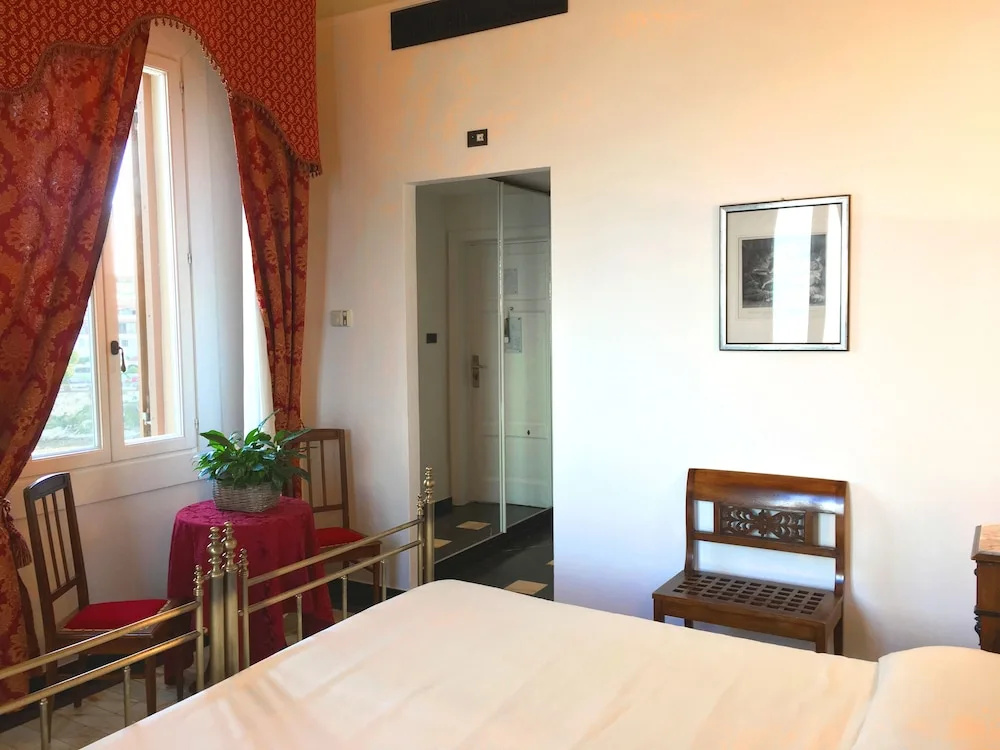 Standard Single room with partial sea view