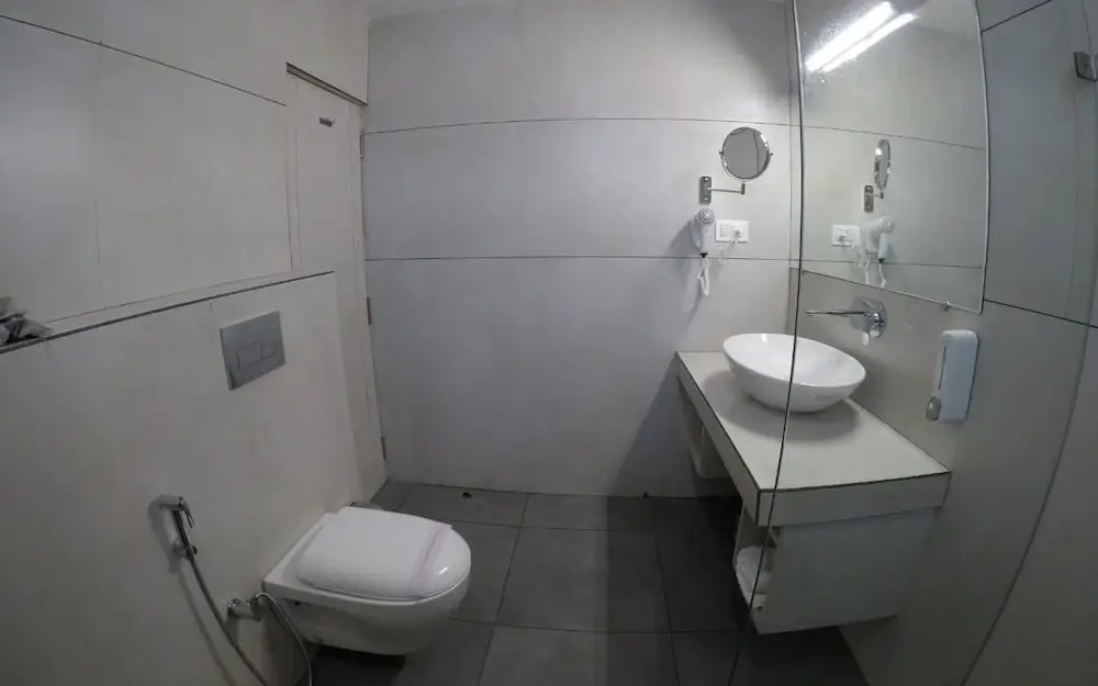 Executive Double room (full double bed)