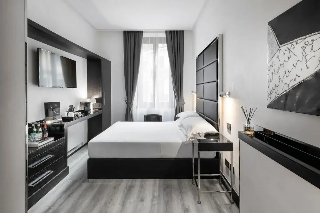 Classic Double room (full double bed)