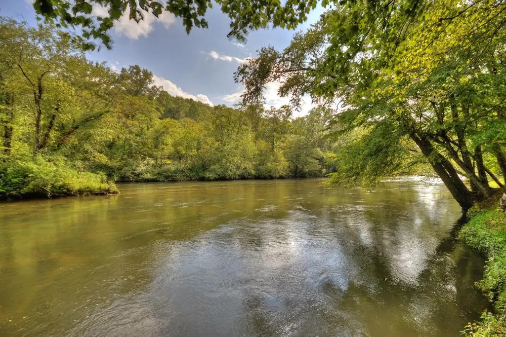 Toccoa River Escape Charming Toccoa River Frontage
