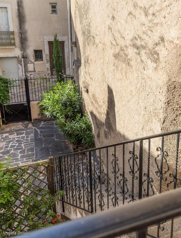Comfortable Gite (3) in attractive Languedoc village 2