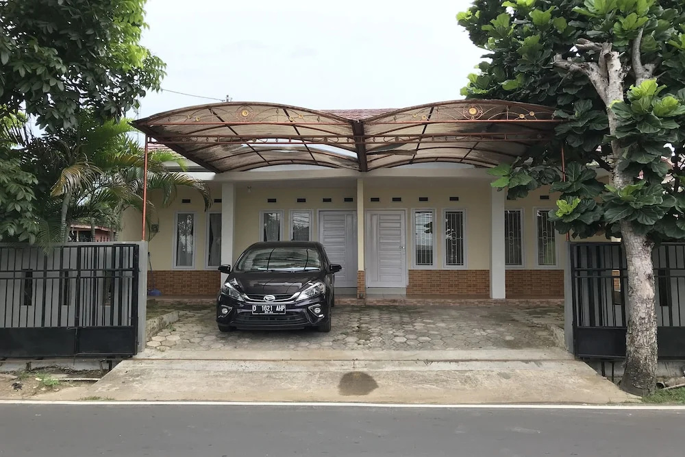 Mango Residence by OYO Rooms