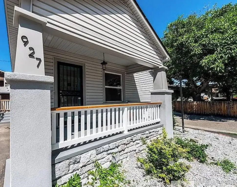 Deco Studio Retreat With Fireplace, Wifi, Queen Bed