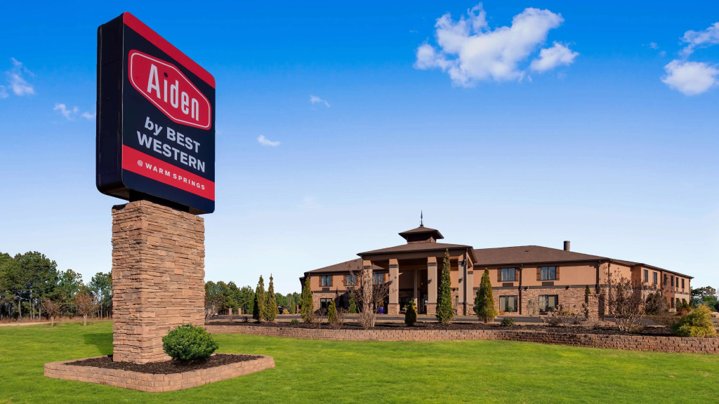 Aiden by Best Western Warm Springs Hotel and Event Center