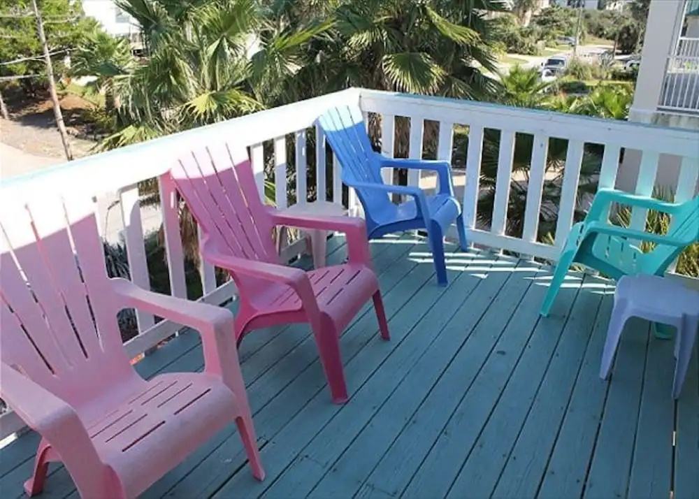Cottage with balcony and with partial ocean view