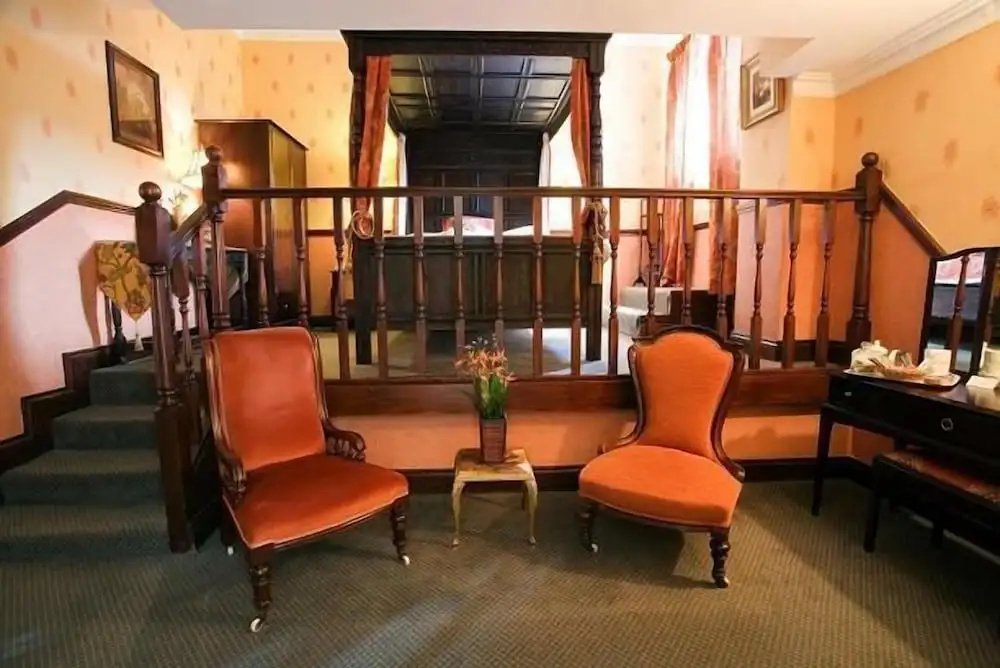 Crown & Cushion Hotel - Général