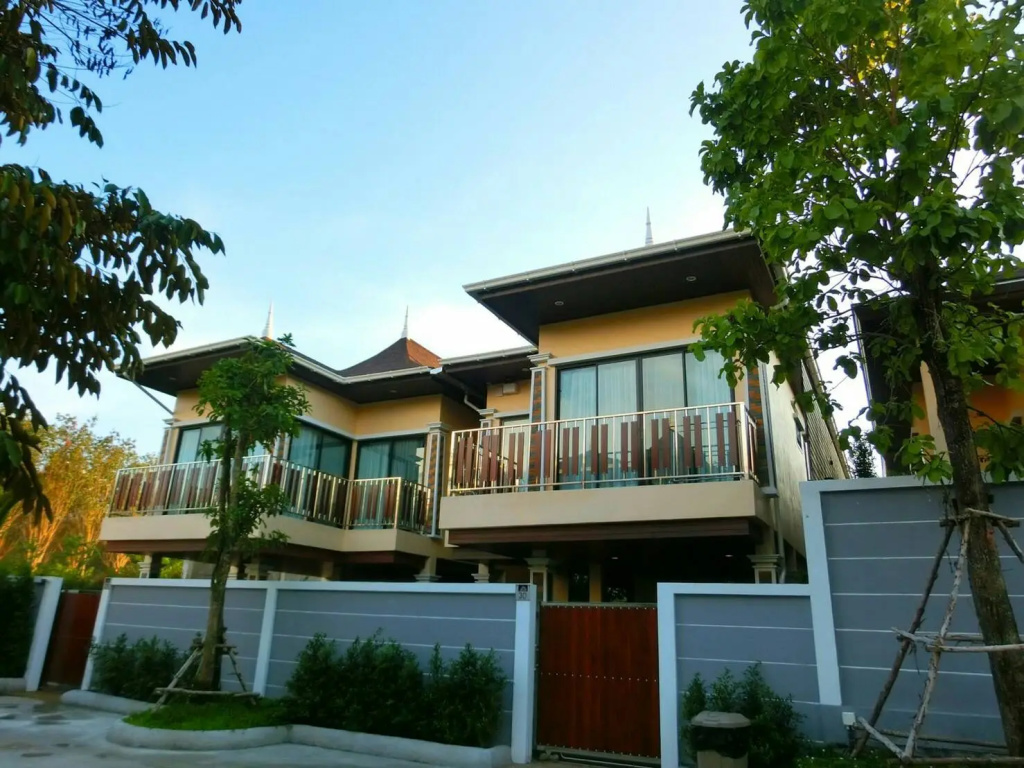 5 Bedrooms Cottage