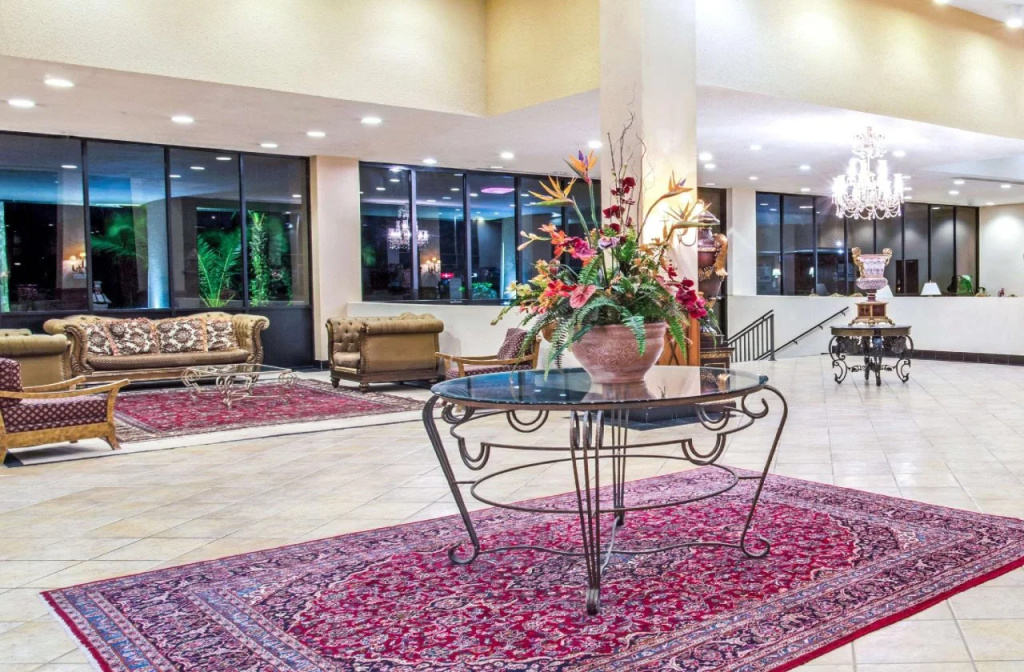 APM Inn & Suites