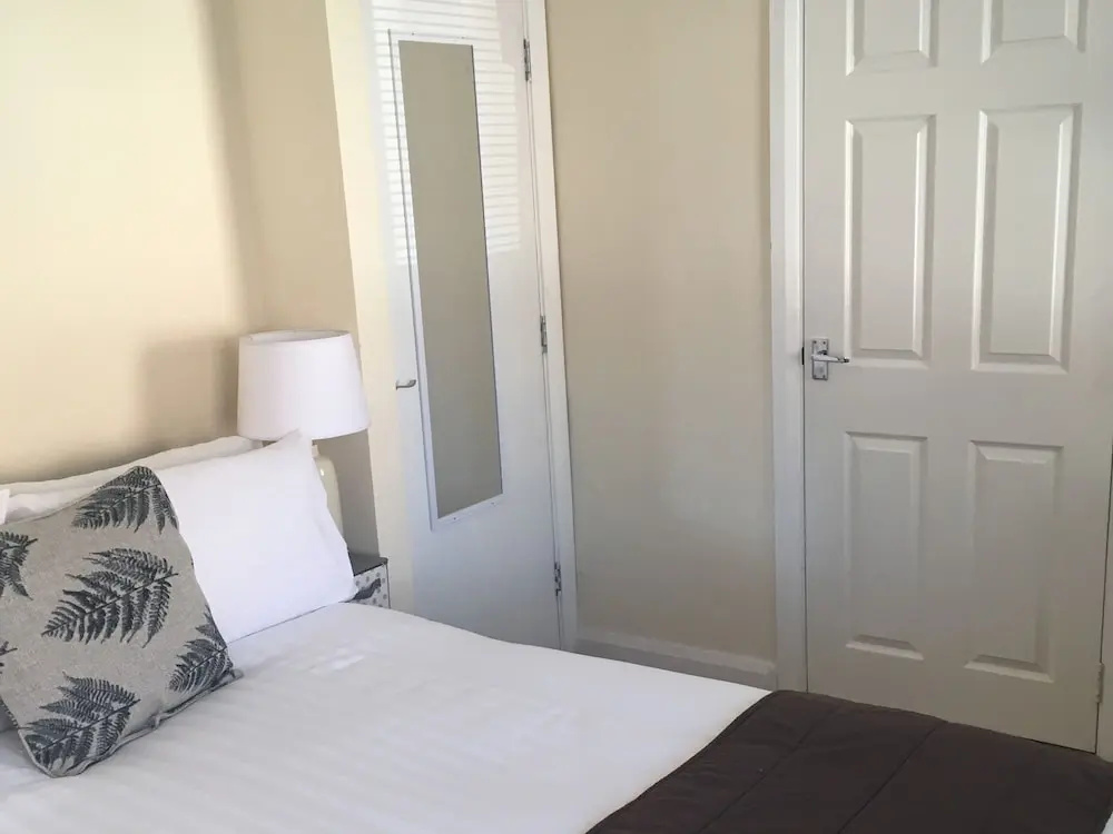 Double room (full double bed)