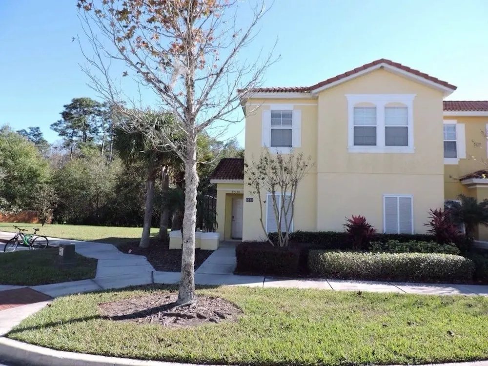 ACO FAMILY – 4 bd TOWNHOME WITH POOL (1717)