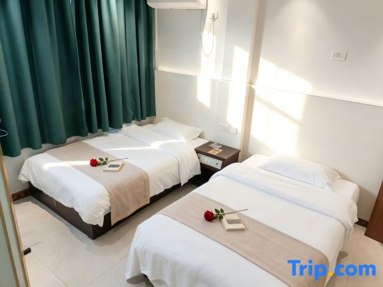 Deluxe Double room (full double bed)