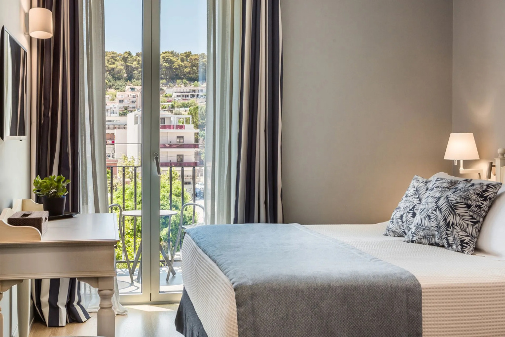 Classic Double room (full double bed)