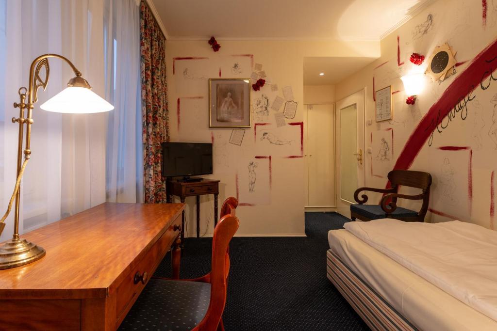 Hotel Olympic by null