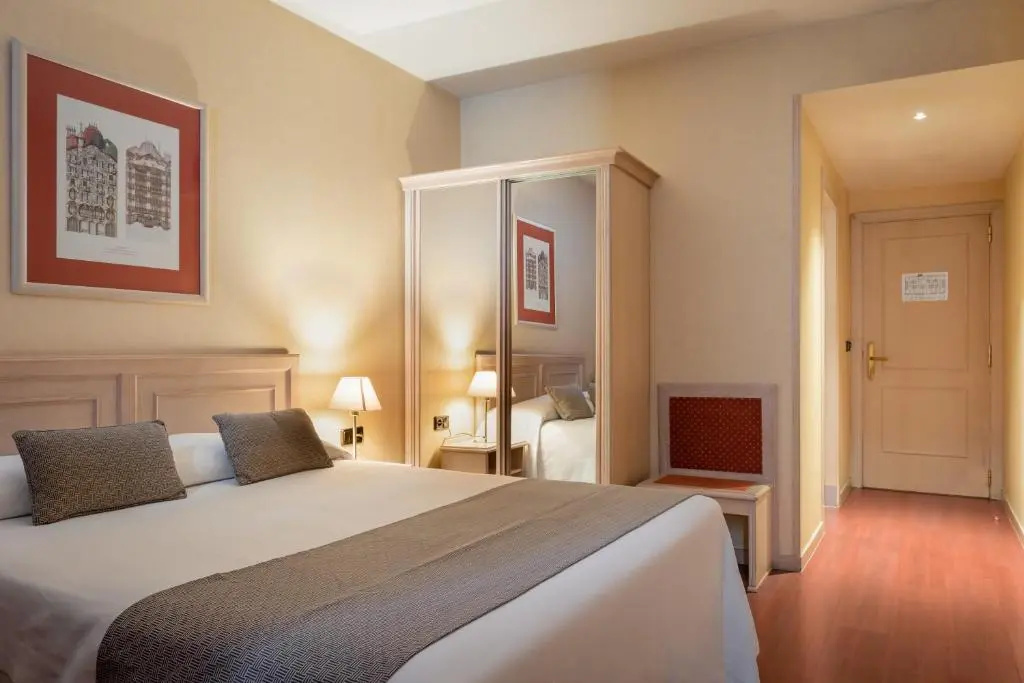 Double room (full double bed)