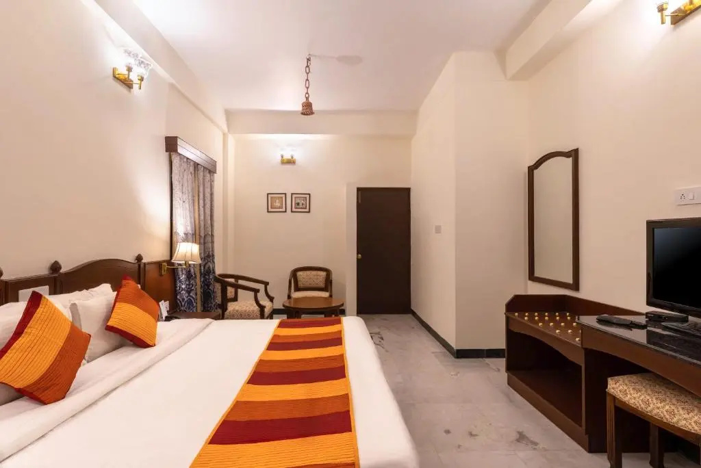 Deluxe Double room with city view (full double bed)