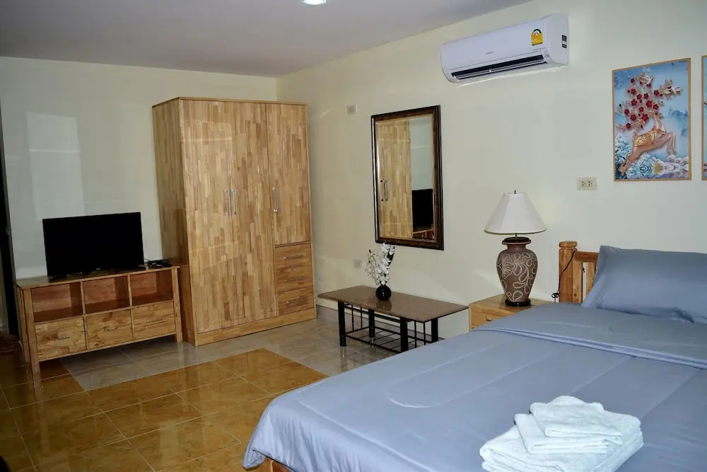 Superior Double room with garden view (full double bed)