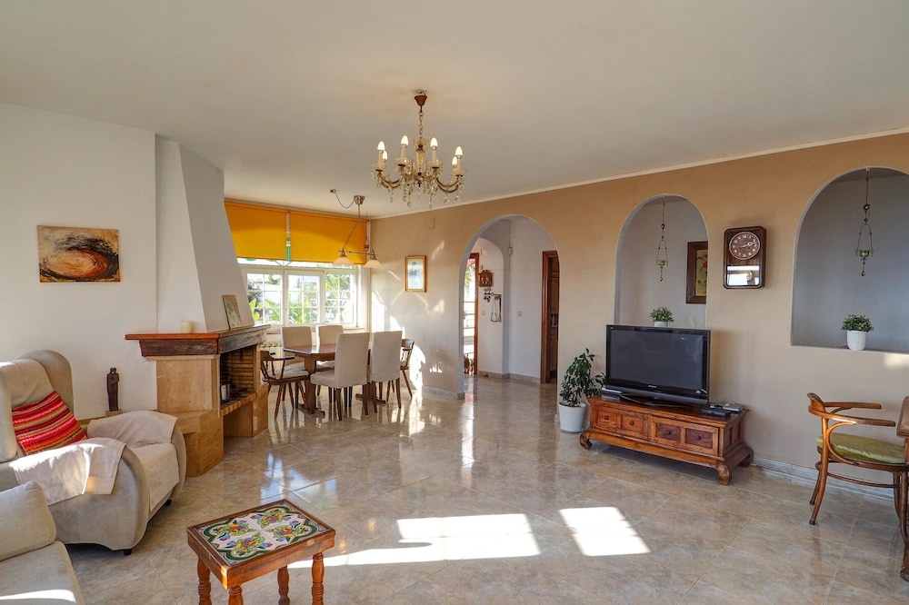 Property with amazing sea view and pool