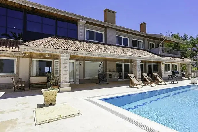 Sea View Terrace Big Villa w Pool 5 Min to Beach