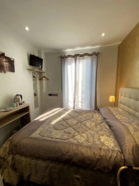 Classic Double room (full double bed)