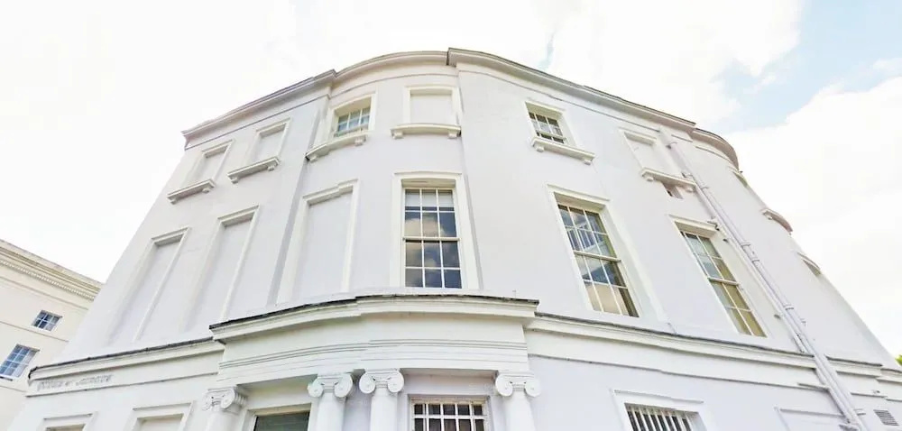 Luxury Apartments - Queen Circus