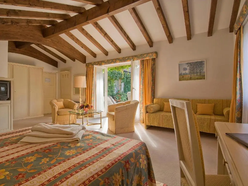 Junior Suite with courtyard view