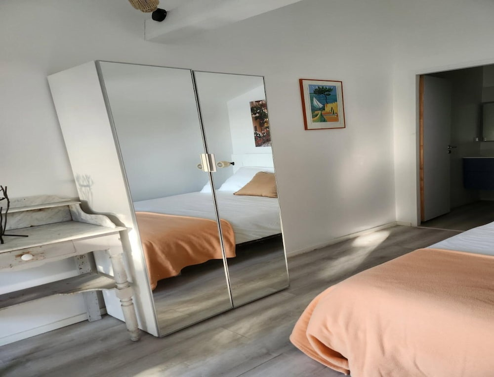 Voir la photo 2 — Villa With Private Pool & Boules Court