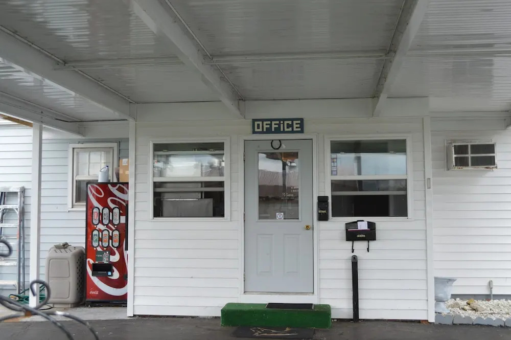 Great Lakes Motel
