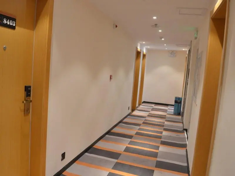 Lobby & Reception