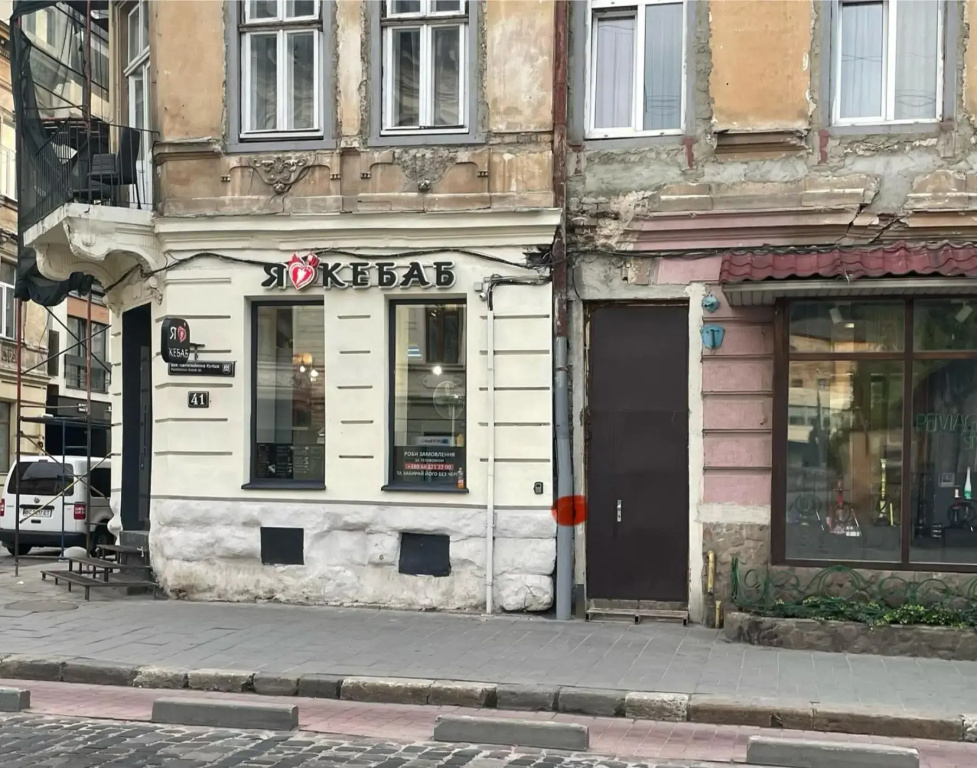 Куліша 41 Апартаменти в центрі біля ТЦ Форум