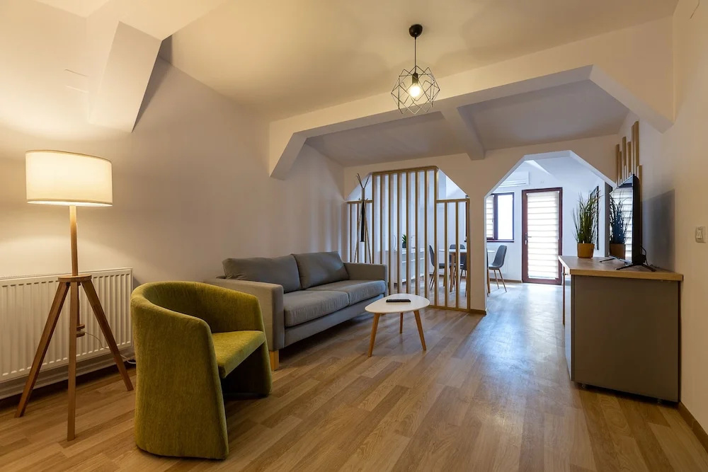 2 Bedrooms Apartment