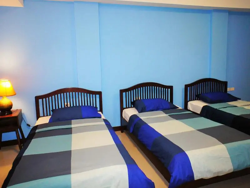 Standard Triple room