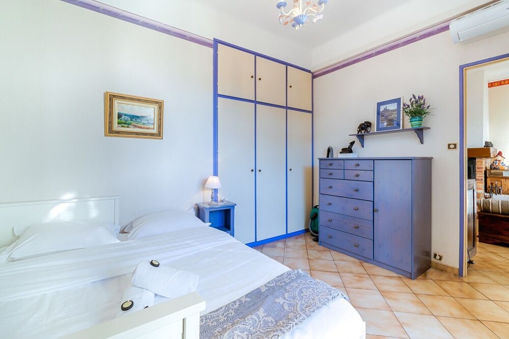 AC House With Garden and Terrace Calanques