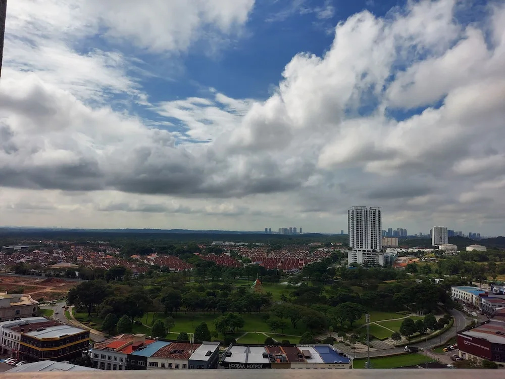 JB Bukit Indah Skyloft Suites