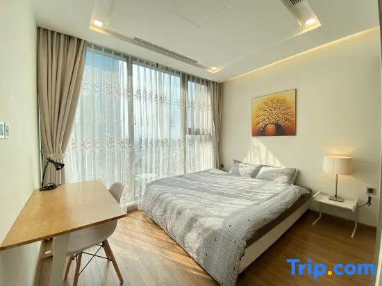 2 Bedrooms Apartment with street view