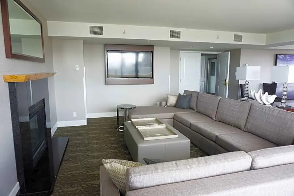 Double Penthouse Suite with mountain view (full double bed)