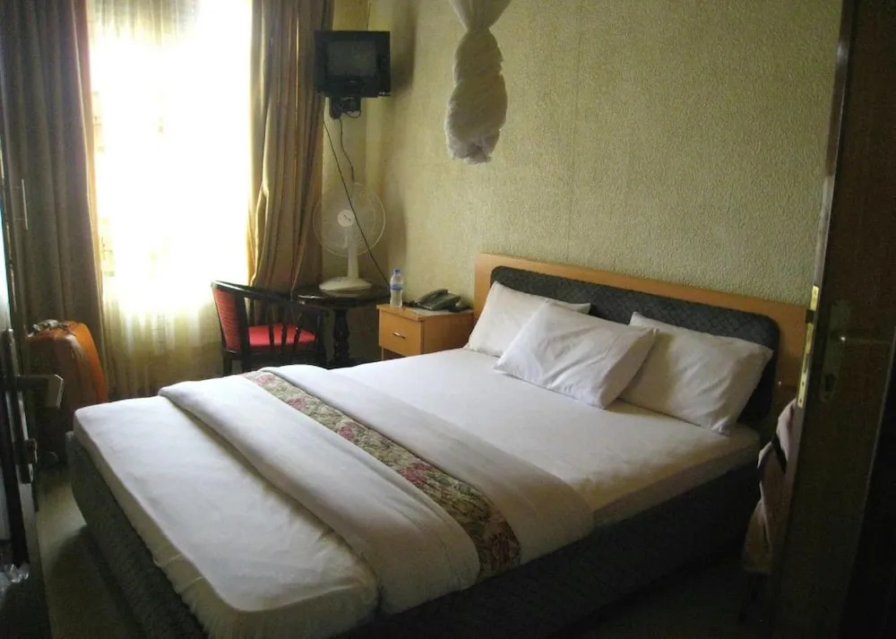 Step Town Hotel - Chambres