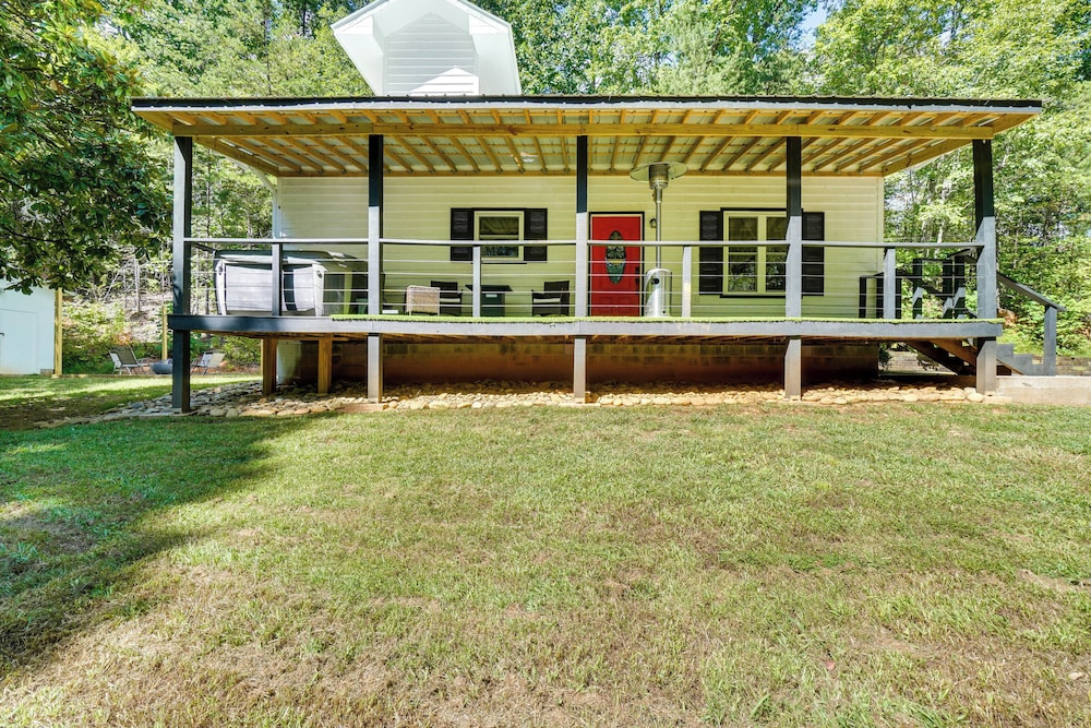 Smoky Mtn Home w/ Hot Tub: 10 Mi to Dollywood!