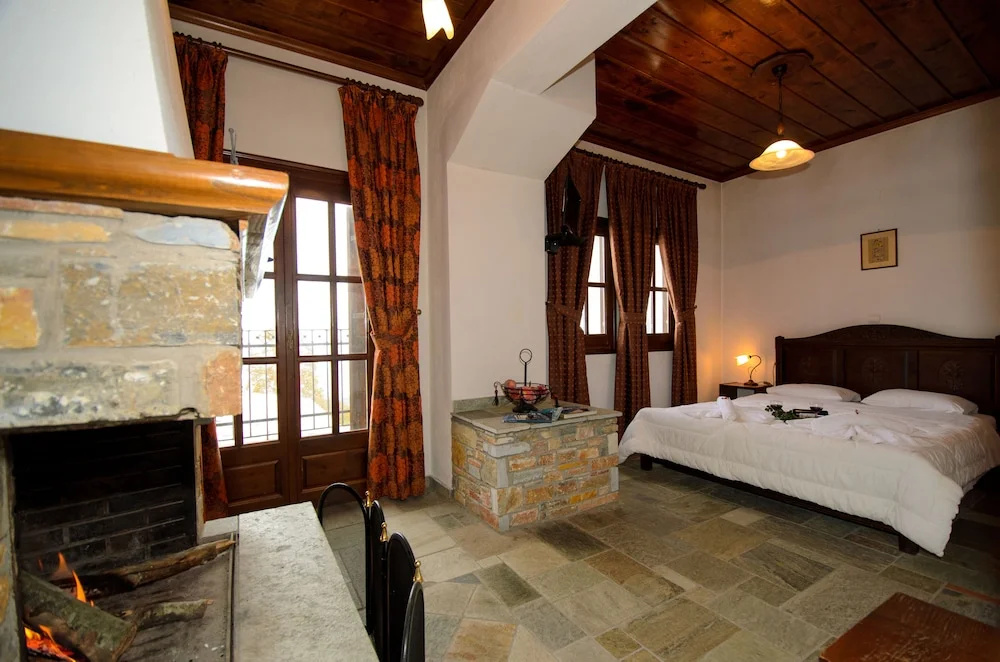 Standard Double room with balcony (full double bed)