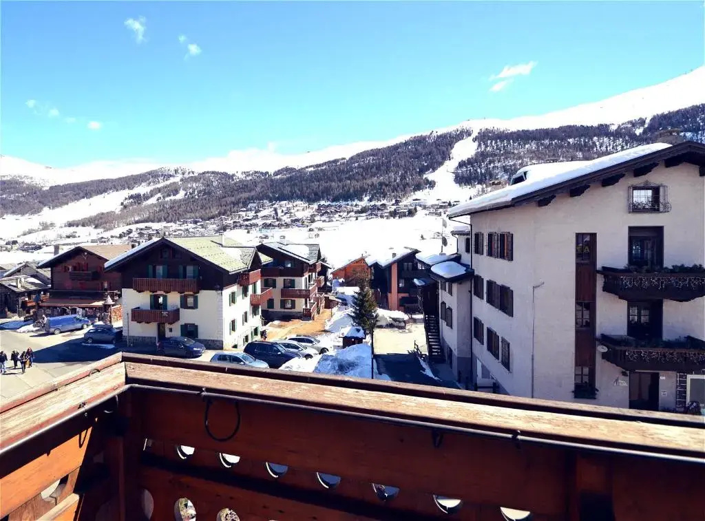 Suite with mountain view