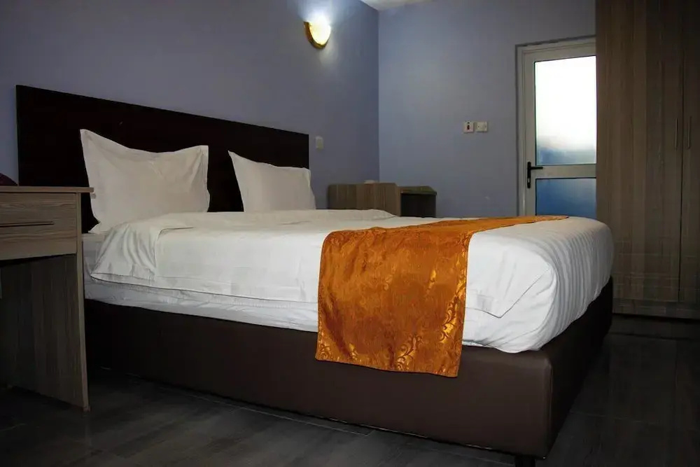 Executive Double room with pool view (full double bed)